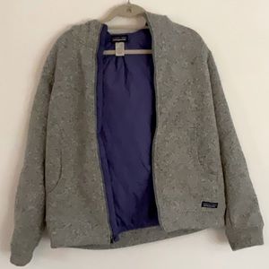 Large Grey Hooded Patagonia Zip-Up Jacket with Purple Polyester Lining